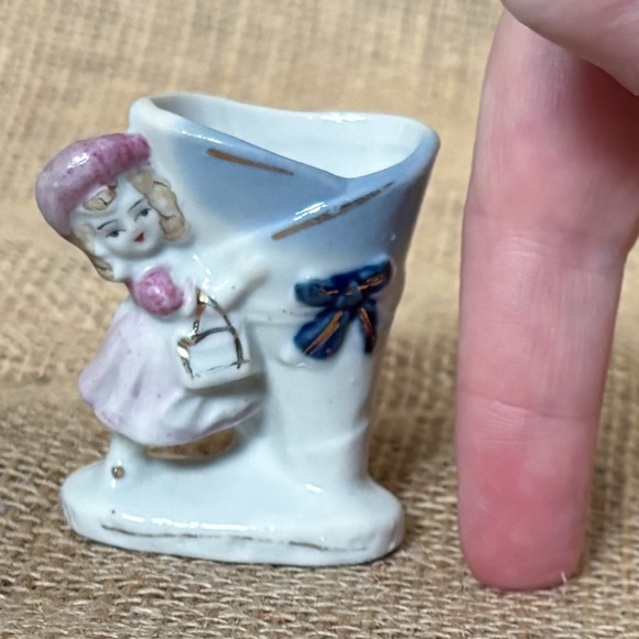 Vintage Miniature Porcelain Figural Girl Vase Toothpick Holder Occupied Japan - Picture 2 of 8